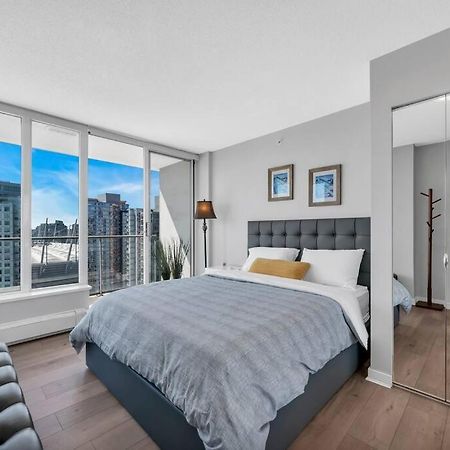 Spacious Dt 2-Bdr High-Rise With View, Pool, Gym Vancouver Zewnętrze zdjęcie