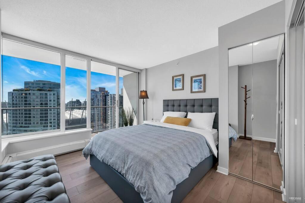 Spacious Dt 2-Bdr High-Rise With View, Pool, Gym Vancouver Zewnętrze zdjęcie