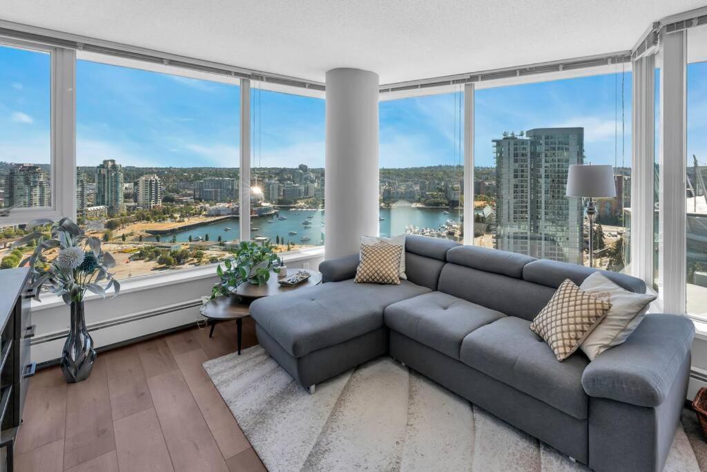 Spacious Dt 2-Bdr High-Rise With View, Pool, Gym Vancouver Zewnętrze zdjęcie