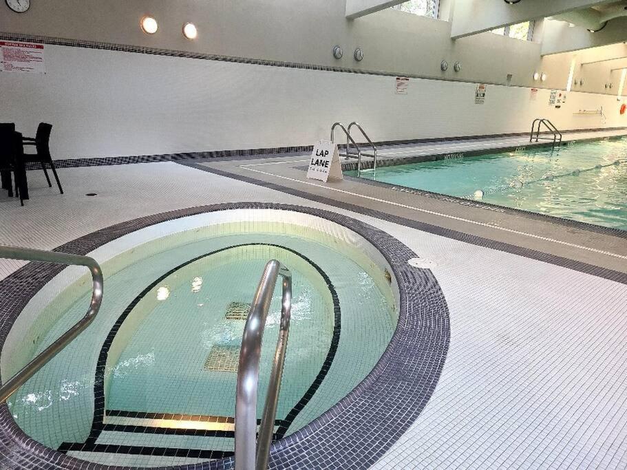 Spacious Dt 2-Bdr High-Rise With View, Pool, Gym Vancouver Zewnętrze zdjęcie